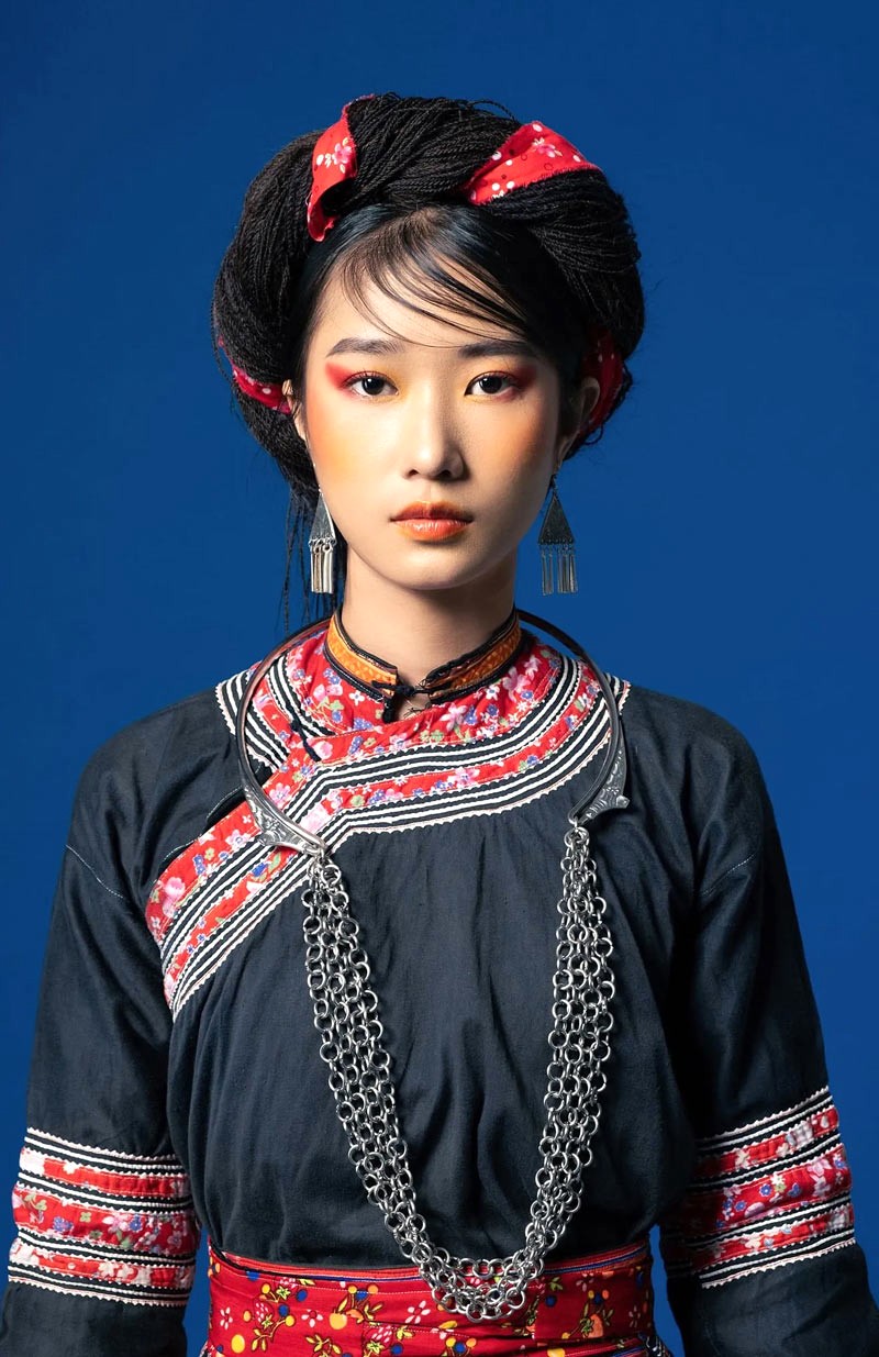 Trang phục truyền thống độc đáo của người Hmong. (Ảnh: saigoneer)