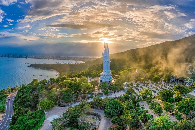 Chùa Linh Ứng Sơn Trà, biểu tượng văn hóa - nghệ thuật Đà Nẵng. (Ảnh: Da Nang International Terminal)