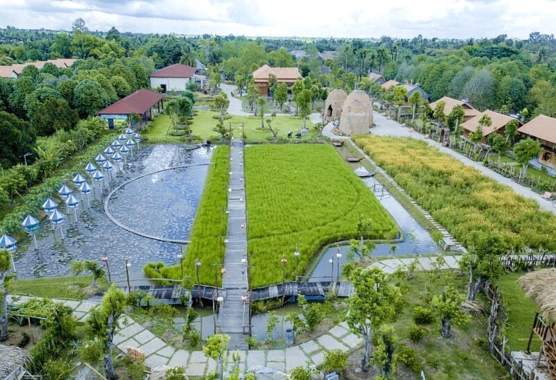 Cantho Eco Resort, tọa lạc tại vùng đất Phong Điền thơ mộng, là điểm đến lý tưởng cho kỳ nghỉ dưỡng.