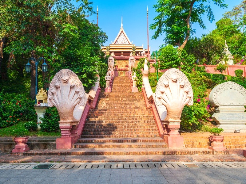 Wat Phnom: Biểu tượng văn hóa Phnom Penh (Ảnh: Canva)