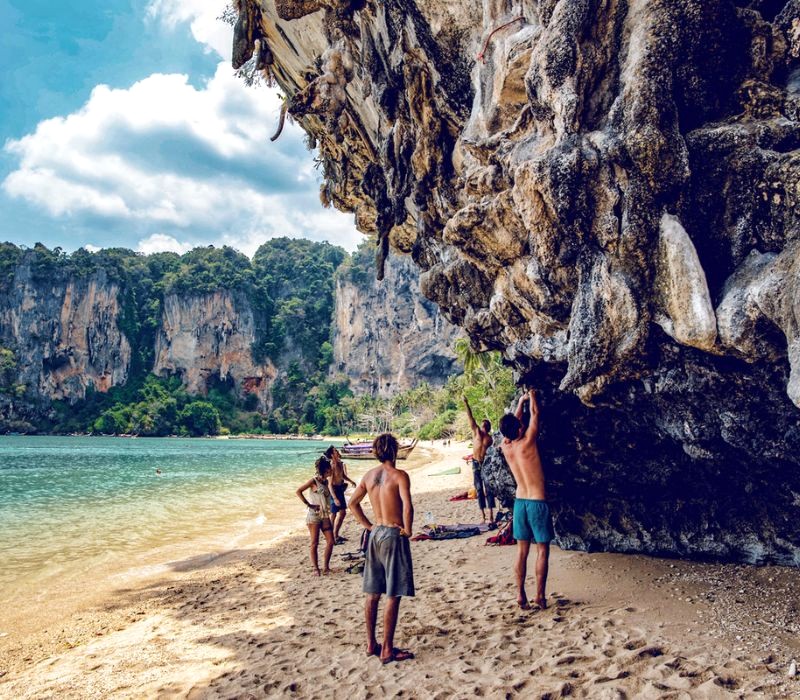 Railay Beach: Thiên đường ẩn mình tại Krabi