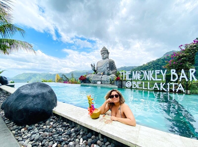 Hồ bơi vô cực đẹp ngất ngây tại The Monkey Bar (Ảnh: Tripadvisor)