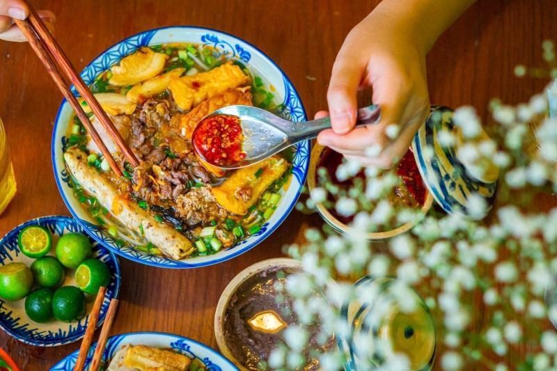 Quán Cô Hương Béo (Quận 1) nổi tiếng với bún riêu Hà Nội.