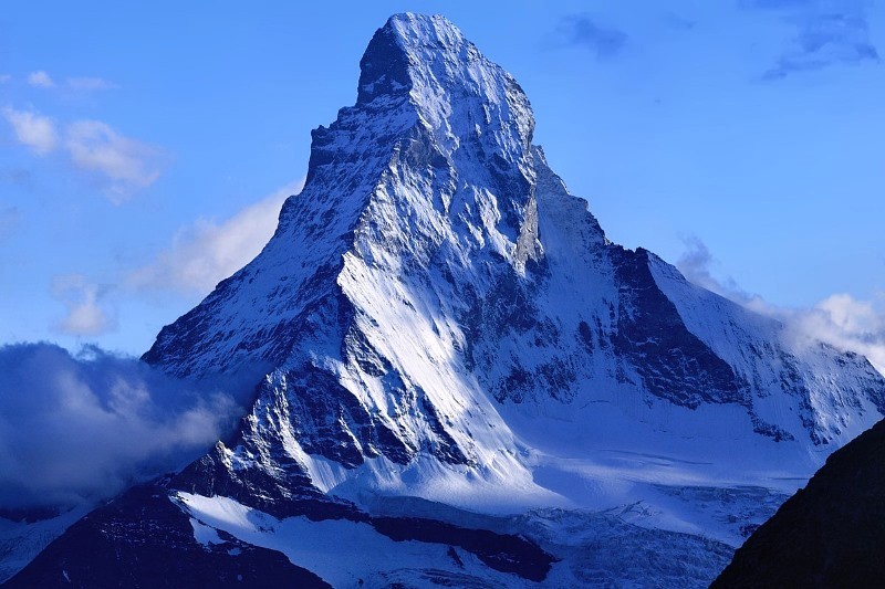 Nổi tiếng với đỉnh nhọn và sườn dốc đứng, Matterhorn cao 4.478 mét (Wikipedia).