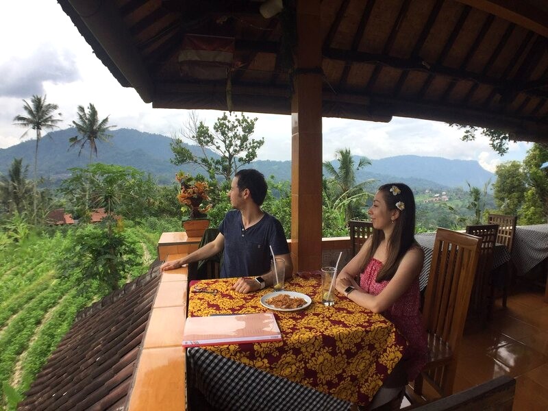 ## Warung Ume Anyar: Tầm nhìn bữa ăn ngoạn mục! (Ảnh: Tripadvisor)