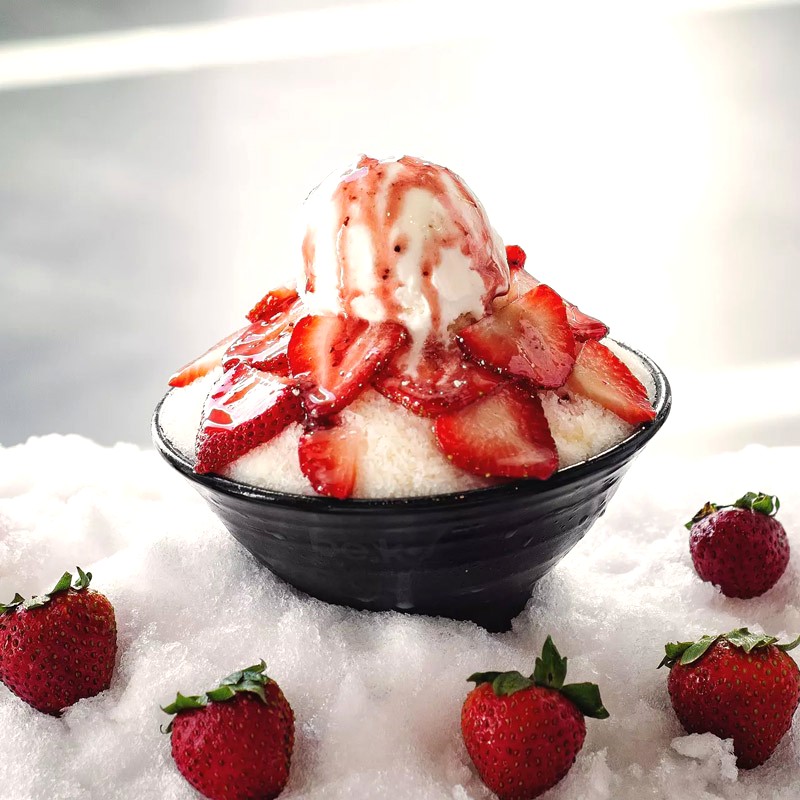 Bingsu dâu tây: chua ngọt hòa quyện. (Ảnh: ezcloud)