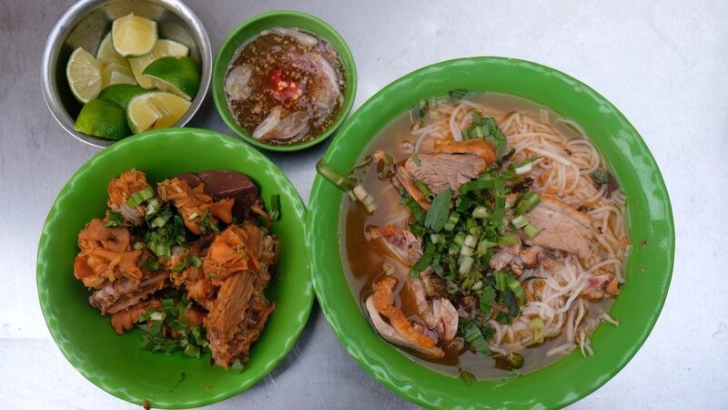 Bún riêu vịt độc lạ (Ảnh: VinWonders)