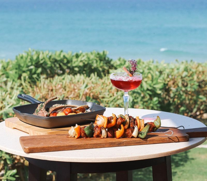 ZenBar: Món ngon, cocktail mát lạnh. (Ảnh: Fusion Resort Cam Ranh)