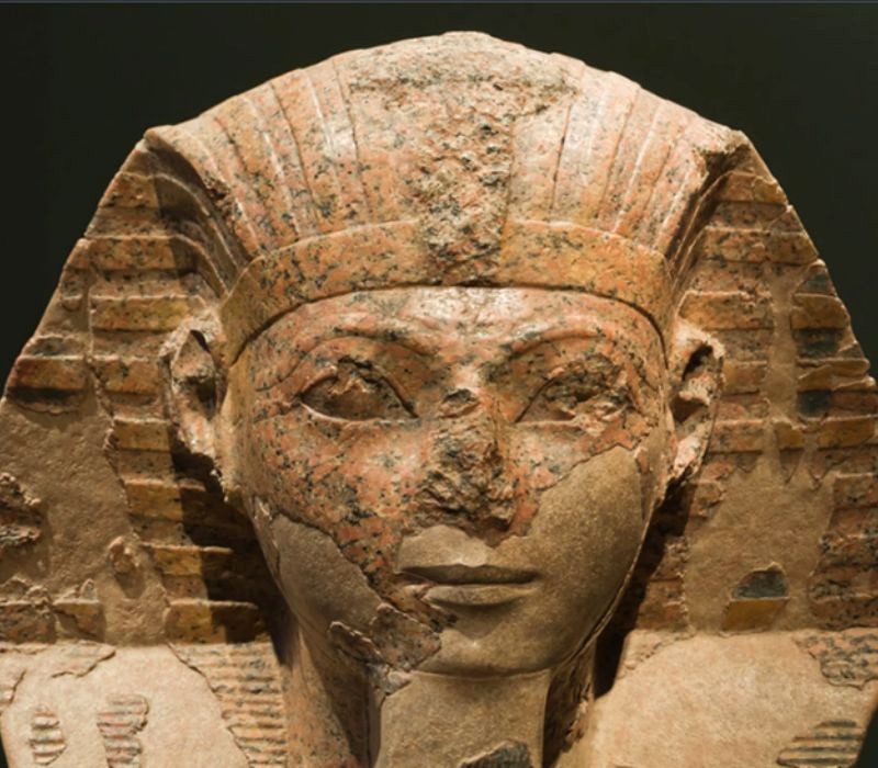 Tượng Nữ hoàng Hatshepsut (ảnh: Miguel Cabezón)