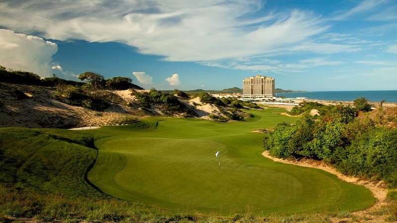 Sân golf hiện đại The Bluffs, tiện ích đẳng cấp. (Ảnh: Ixora Ho Tram)