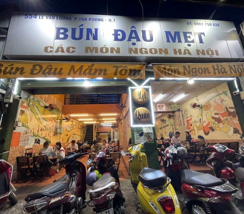 Bún đậu Mẹt hút khách. (Ảnh: Trần Mai Trung Kiên)