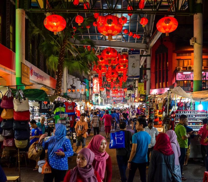 ChinaTown Kuala Lumpur nhộn nhịp nhất, đặc biệt về đêm. (Ảnh: Ravin Rau)