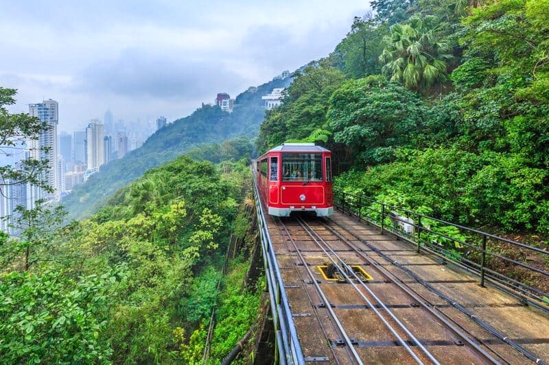 Leo lên đỉnh Thái Bình từ Central, bạn sẽ được chiêm ngưỡng toàn cảnh Hong Kong lộng lẫy từ trên cao. (Ảnh: @oltraveller)