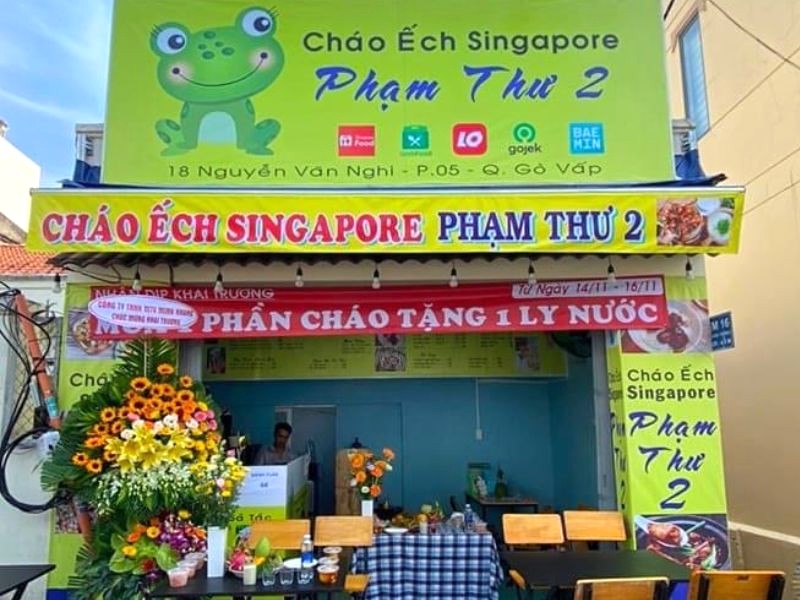 Quán trang trí hoạt họa đáng yêu, nổi bật. (Ảnh: Cháo Ếch Singapore Phạm Thư 2)