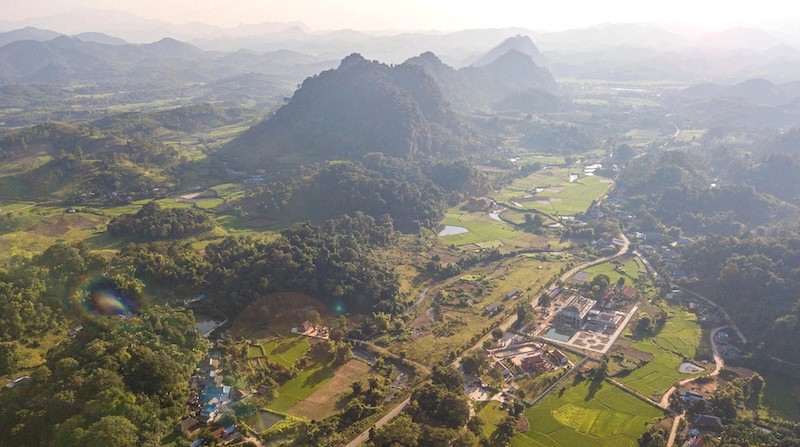 Nằm ẩn mình trong rừng già hoang vu, Khu di tích Tân Trào được núi Hồng và sông Phó Đáy bao bọc, tạo nên địa thế hiểm trở. (Ảnh: Bảo tàng Hồ Chí Minh)