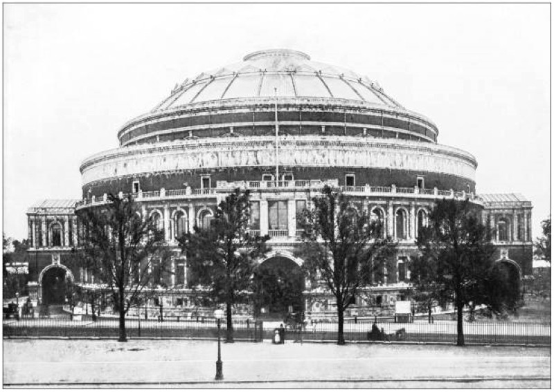 Royal Albert Hall khai trương năm 1871.