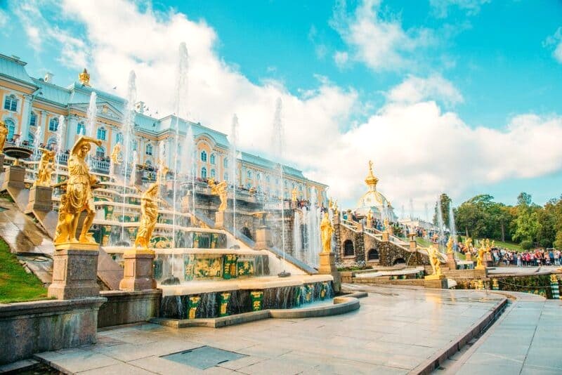 Cung điện mùa hè Peterhof, điểm du lịch nổi tiếng với nhiều hạng mục tham quan hấp dẫn. (Ảnh: have-clothes-will-travel)