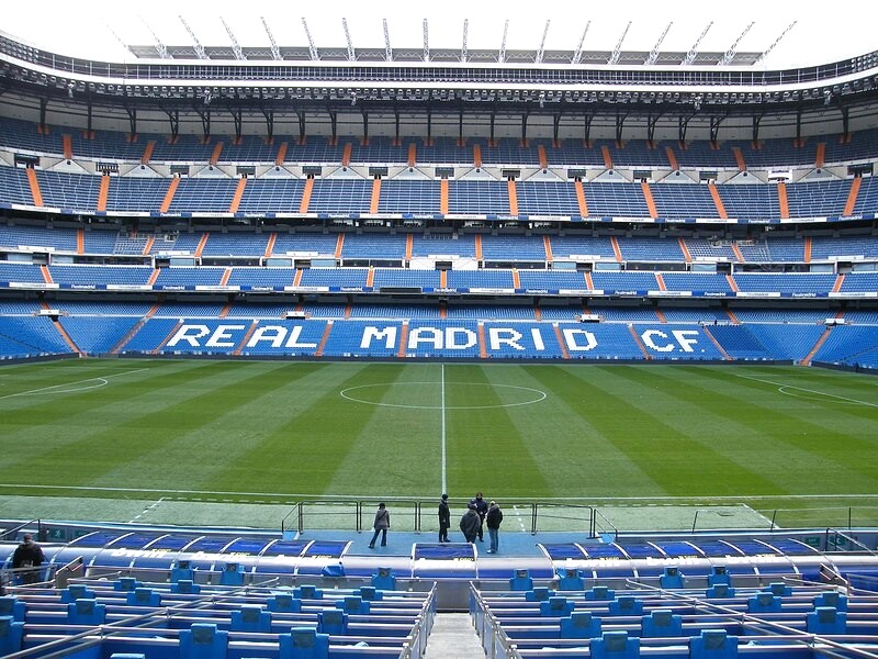 Sân Santiago Bernabéu chứa 81.044 người. (Ảnh: uggboy)