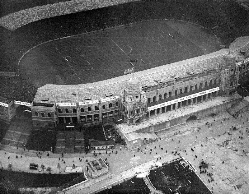 Sân vận động Wembley được khánh thành vào ngày 28/4/1923. (Ảnh: herritagecalling.com)