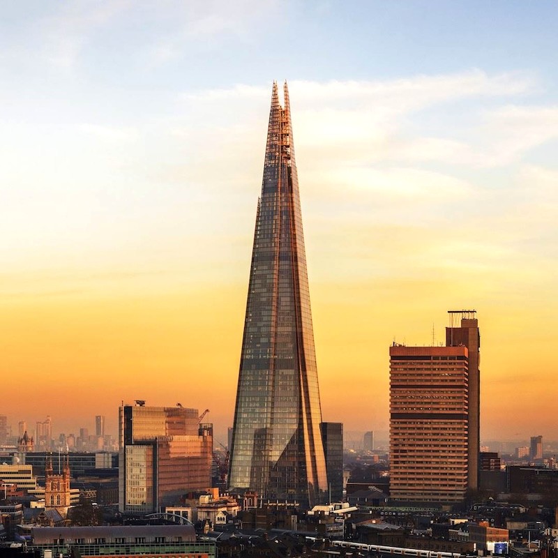 Hoàng hôn là thời điểm lý tưởng để chiêm ngưỡng The Shard, theo kinh nghiệm của Hải Âu Travel. (Ảnh: thetrainline)