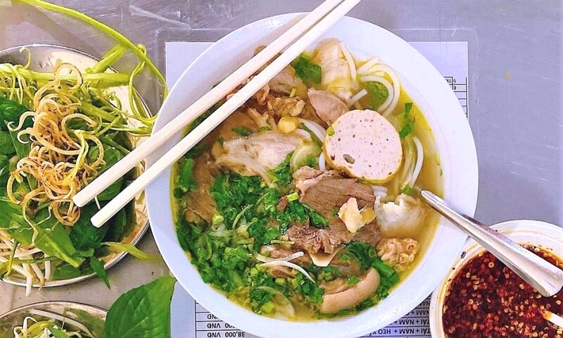 Bún bò Huế mỡ nổi Cô Như: Điểm đến lý tưởng cho những ai muốn thưởng thức hương vị đặc trưng của món bún bò. (Ảnh: VnEpress)