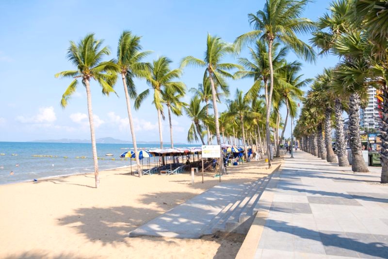 Bình yên, thơ mộng, biển Jomtien đẹp nao lòng. (81 kí tự)