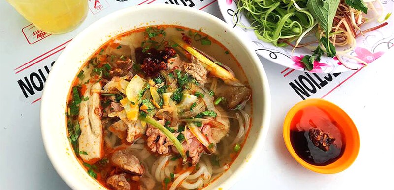 Bún bò Huế đậm đà hương vị truyền thống, giá cả phải chăng. (Ảnh: Shopee Food)