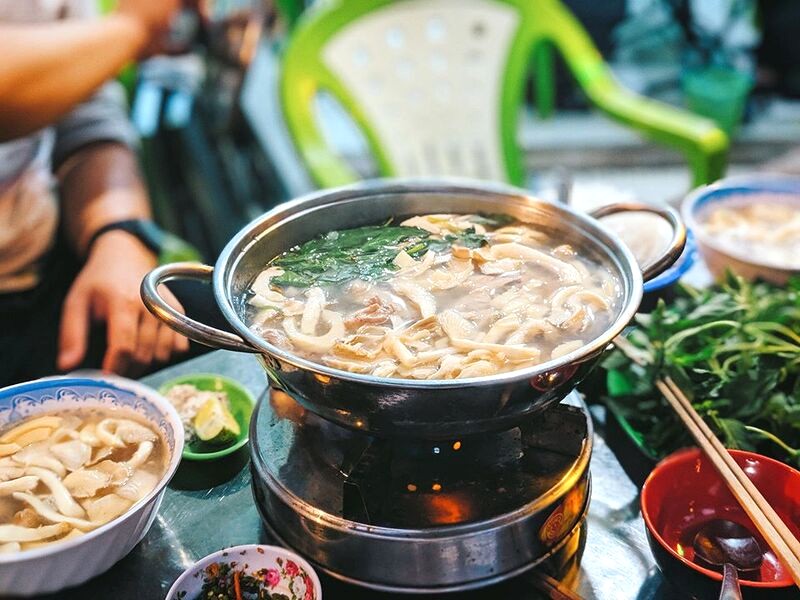 Lẩu gà lá é ngon đúng điệu tại Sài Gòn? Ghé ngay quán 716 Trường Sa! (Ảnh: Digifood)