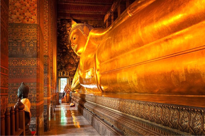 Chùa Wat Pho nổi tiếng với pho tượng Phật Thích Ca Mâu Ni nằm nghiêng. (Ảnh: agoda)