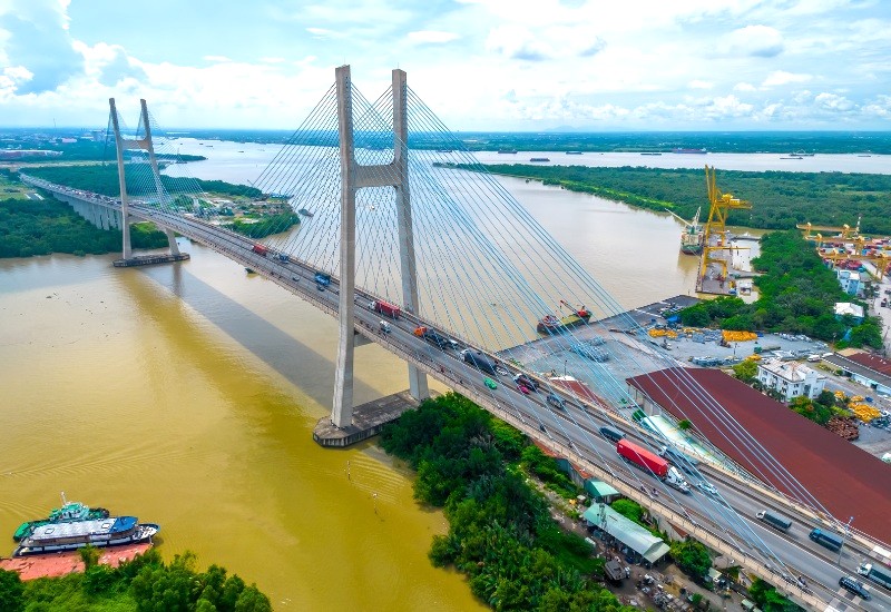 Cầu Phú Mỹ: Nối liền kinh tế, vận chuyển hàng hóa giữa các tỉnh và Sài Gòn. (97 ký tự)