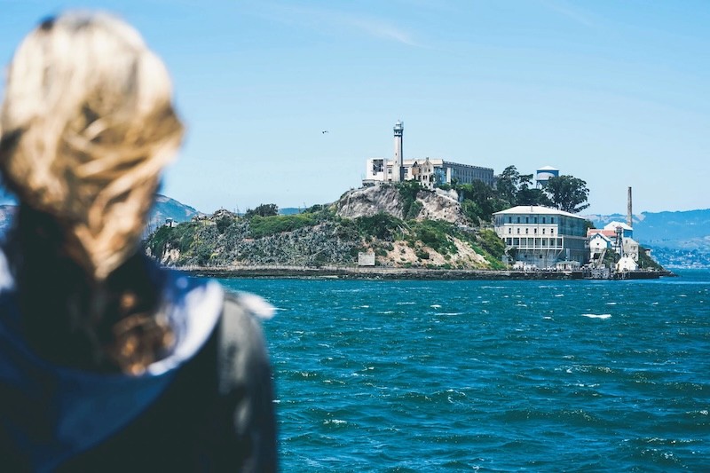 Khám phá Alcatraz từ San Francisco bằng phà. 🛥️