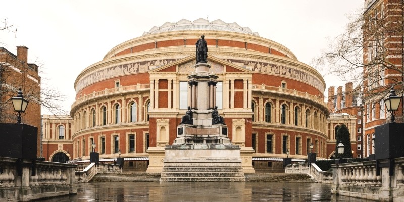 Royal Albert Hall: Kiến trúc cổ điển hòa quyện tinh tế hiện đại. (Nguồn: High Life Magazine)