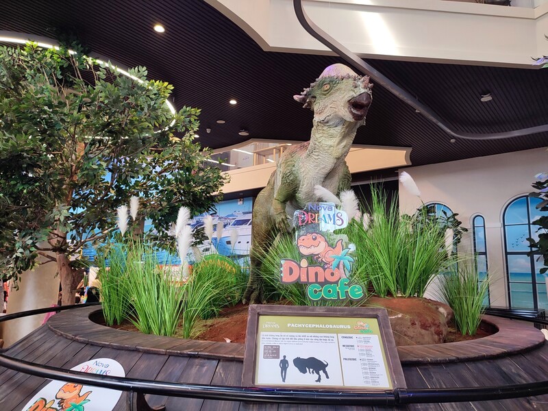 Lạc vào thế giới tiền sử kỳ thú tại Dino Cafe với hơn 14 mô hình khủng long khổng lồ mô phỏng tỉ lệ 1:1! (Ảnh: kinhdoanhcoffee.com)