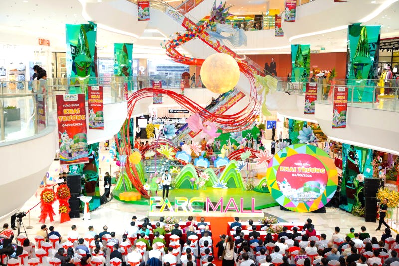 PARC MALL, trung tâm thương mại hạng A đầu tiên tại Quận 8, rộng 55,000m², là điểm đến ẩm thực lý tưởng.