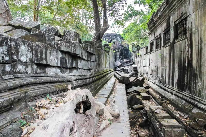 Đền Beng Mealea, được xây dựng vào đầu thế kỷ 12 bởi vua Suryavarman - người cũng cho khởi công Angkor Wat. (Ảnh: Borders Of Adventure)