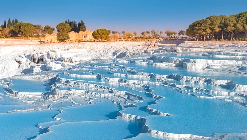 Tham quan Pamukkale đẹp nhất vào mùa xuân (tháng 4-5).