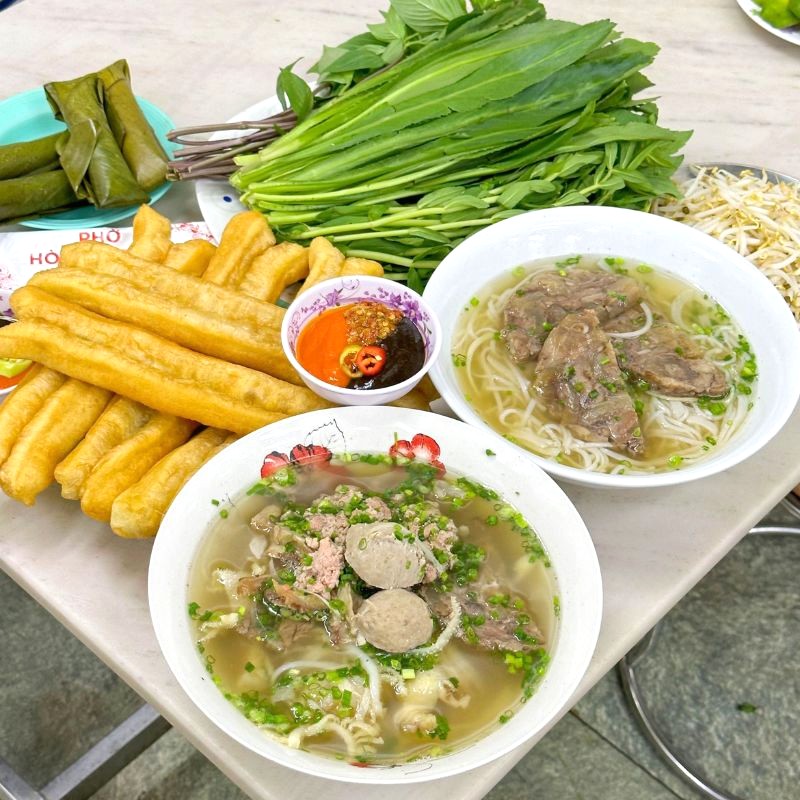 Phở Hòa Pasteur sao Michelin có 5 lựa chọn: chín, tái, nạm, gầu, gân. (Ảnh: kyluc)