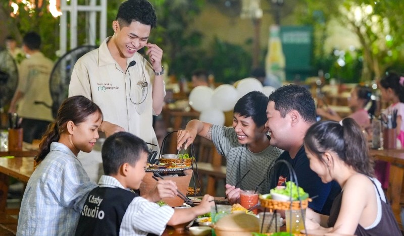 Không gian quán rộng rãi, lý tưởng cho tụ họp bạn bè cuối tuần. (Nguồn ảnh: Tiệm nướng Nọ trong vườn)