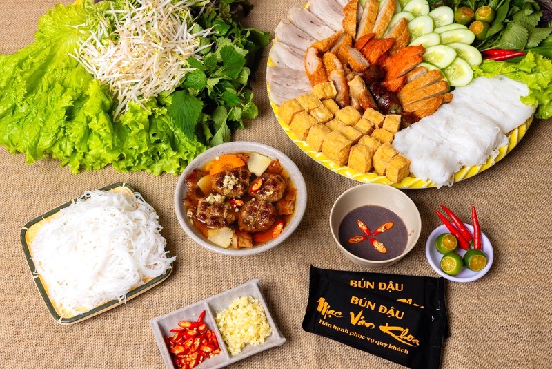 Bún đậu quận 1, thêm món bún chả Hà Nội (Ảnh: FB Bún Đậu Mắm Tôm Mạc Văn Khoa)