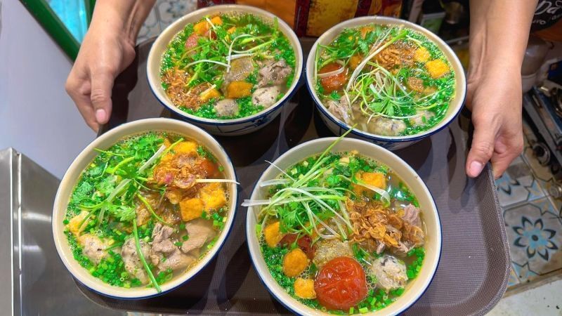 Bún Riêu 199 (HANOIAN Cuisine) - Không gian nhỏ nhưng phục vụ chu đáo, nhiệt tình. (Ảnh: Toplist)