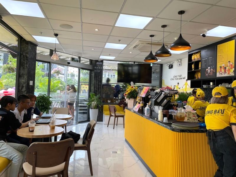 Nơi lý tưởng để bàn luận bóng đá cùng bạn bè. (Ảnh: Cafe ông Bầu Quận 7)