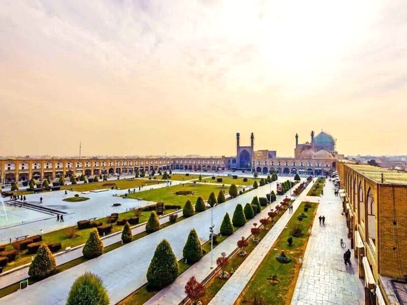 Isfahan: Giai điệu Ba Tư hùng tráng.