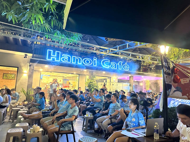 Hanoi Café: điểm hẹn của fan bóng đá mỗi mùa giải lớn. (Ảnh: Hanoi Café)