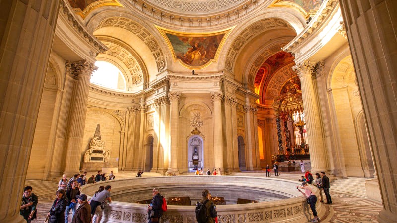 Điện Invalides, tuyệt tác kiến trúc cổ điển Pháp, thu hút hàng triệu du khách mỗi năm. (Ảnh: Vietnam Record Association)