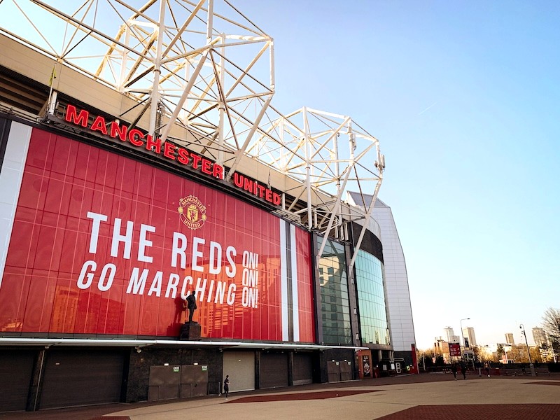 Sân vận động Old Trafford, với kiến trúc độc đáo và ấn tượng, là một trong những sân bóng đẹp nhất thế giới. (Ảnh: itinerantfan)