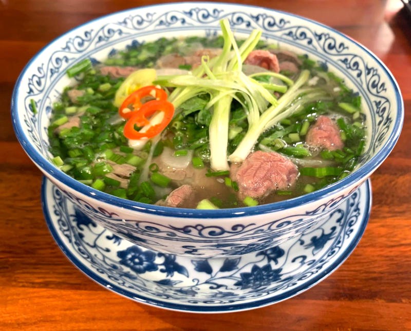 Phở Tùng: Phở sườn chua trứ danh, mang đến trải nghiệm ẩm thực thú vị. (Ảnh: Phở Tùng)