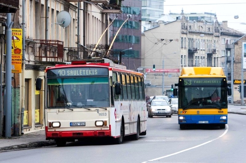 Xe buýt là phương tiện di chuyển tiết kiệm và phổ biến giữa các thành phố Lithuania.