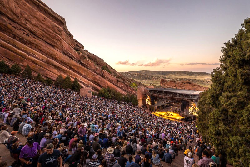 Biểu diễn âm nhạc tại Red Rocks Amphitheatre. (Ảnh: redrocksonline)