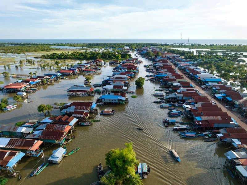 Mùa nước nổi (tháng 8 - 11) là thời điểm lý tưởng để khám phá Kampong Phluk.