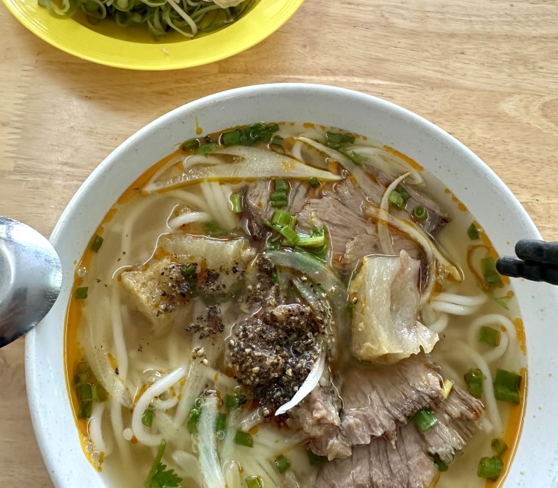 Bún bò O Châu có giá cả phải chăng. (Ảnh: Bún bò O Châu)